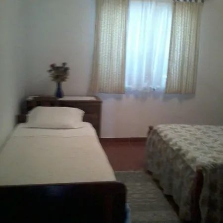 O Miradouro בית הארחה